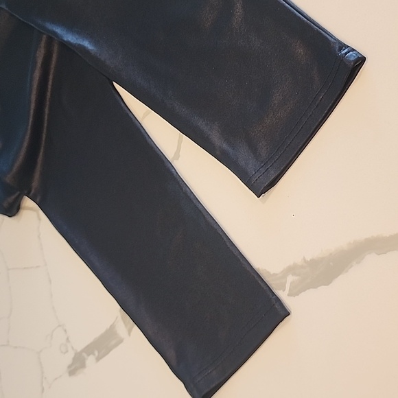 Size large black shiny leggings - Picture 2 of 5